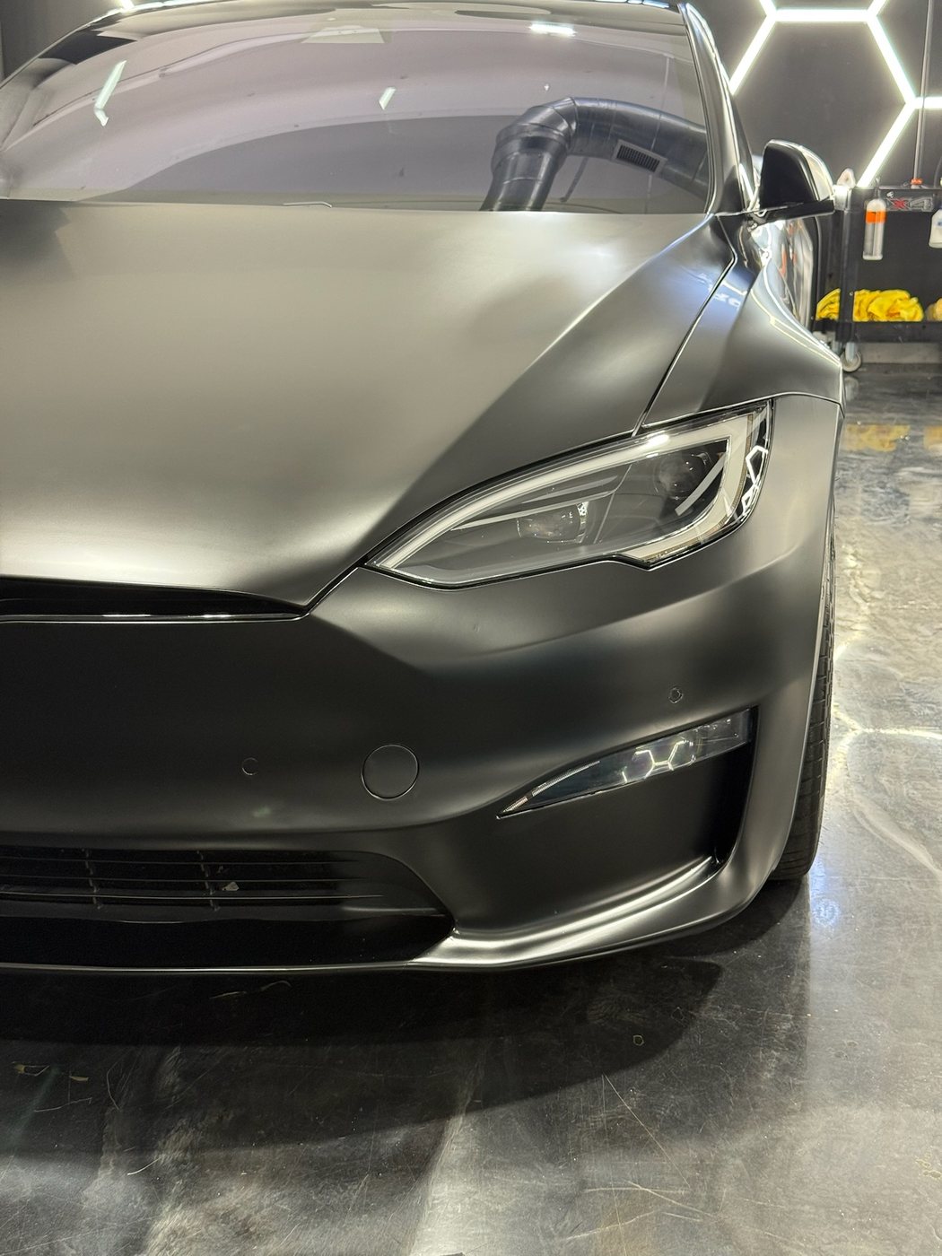 Tesla Model S, satin black, detail